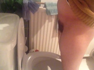 FTM hairy pussy stands to pee