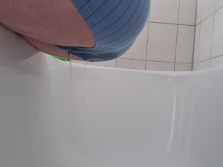 peeing my panties in the bath tub